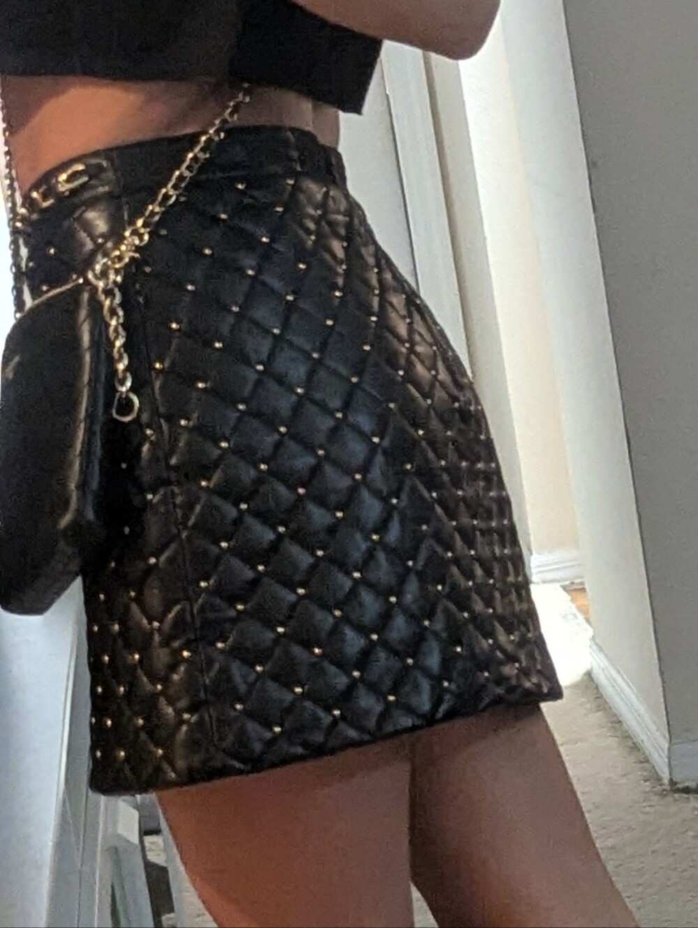 Alice + Olivia Black Quilted Vegan Leather A-Line Mini Skirt with Gold Chain - Picture 10 of 13